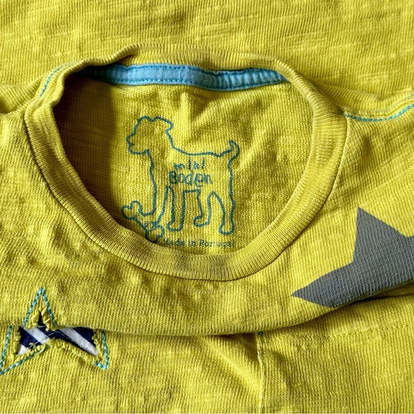 2-3 Mini Boden Yellow Reverse Star Appliqué Tee - Picture 3 of 3